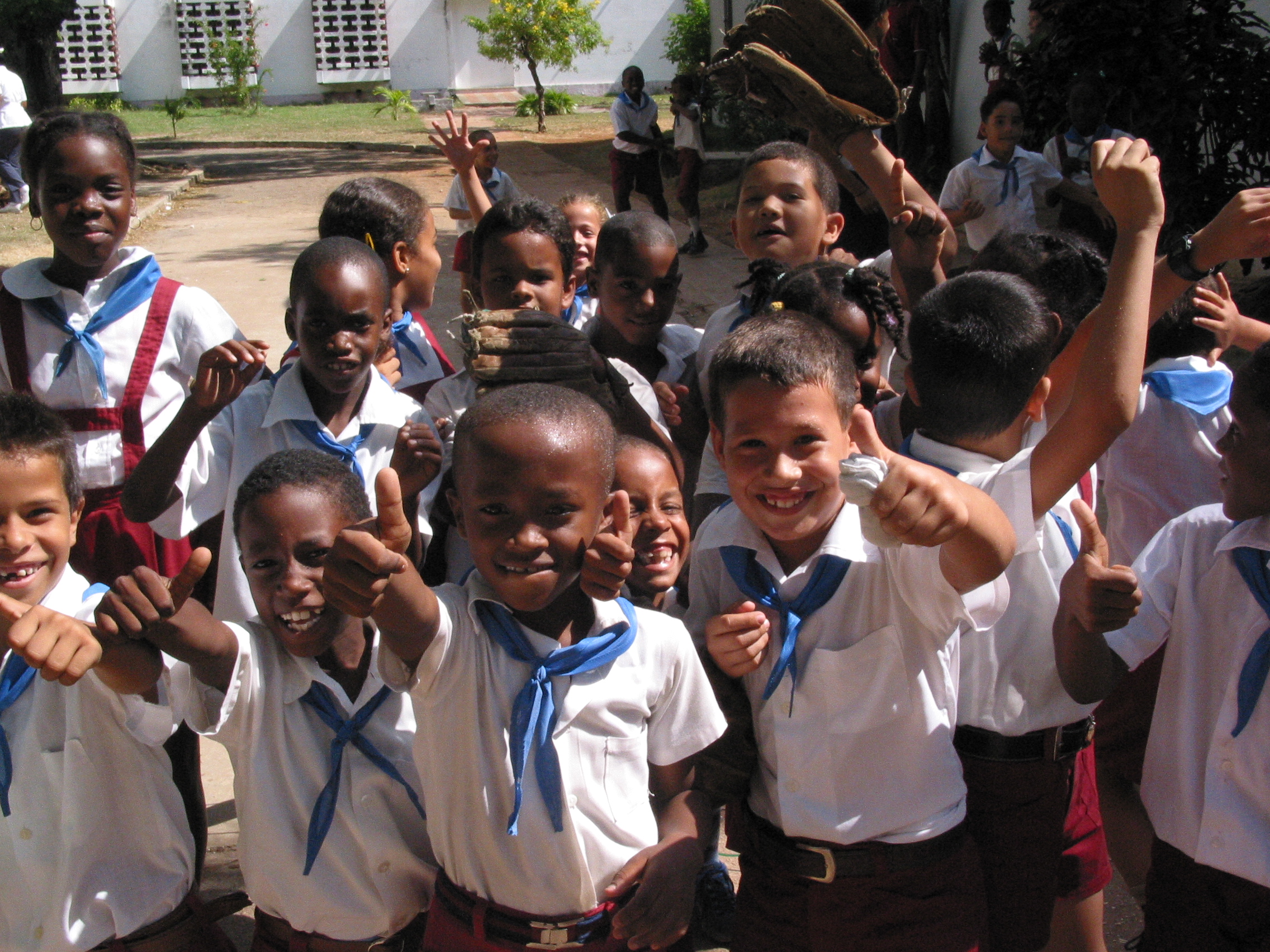 Students gifted a baseball, Cuba